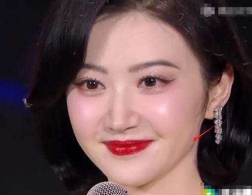 女明星用发片,女明星们的时尚发饰演绎 第3张 女明星用发片,女明星们的时尚发饰演绎 第3张